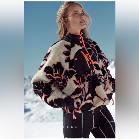 Free People Jackets & Blazers - FP NWT Hit The Slopes Printed Pullover Size Small in Magnolia Floral Combo